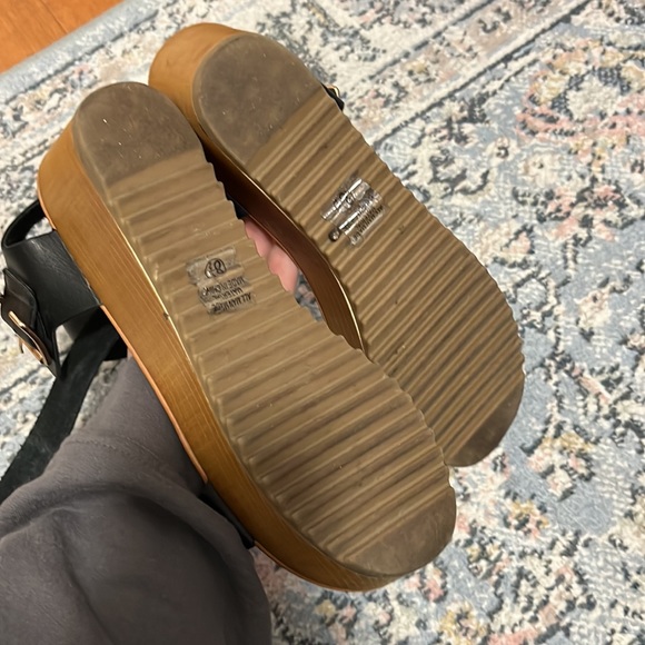 Black platform sandal - Picture 3 of 4